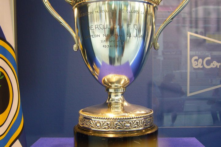Trophy awarded by the Federation of Football Clubs Murcian the Hércules Football Club (former name of Hércules Club de Fútbol) made by the Second Division champ