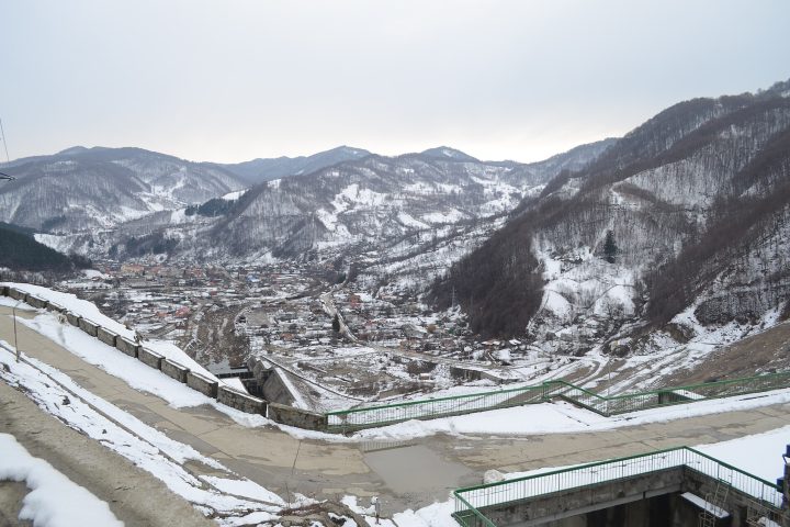 Satul Lunca Jariștei, județul Buzău (văzut de la Barajul Siriu)