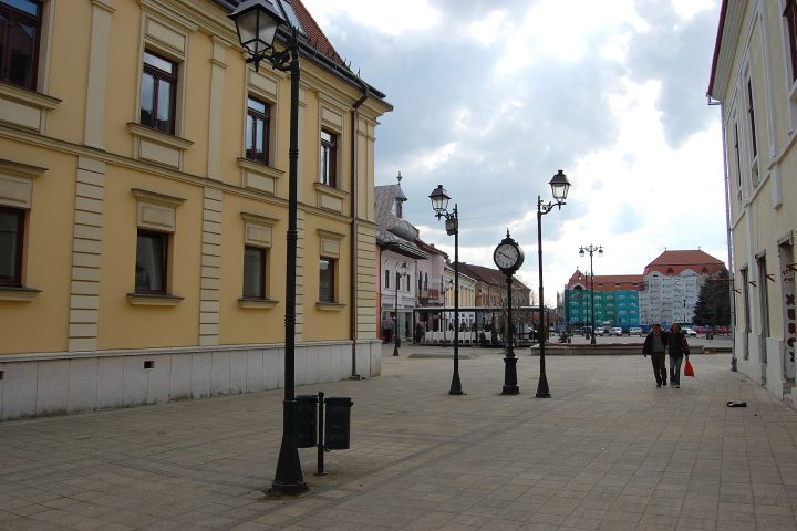 Nagybánya, a Piac tér a Felsőbányai út felől