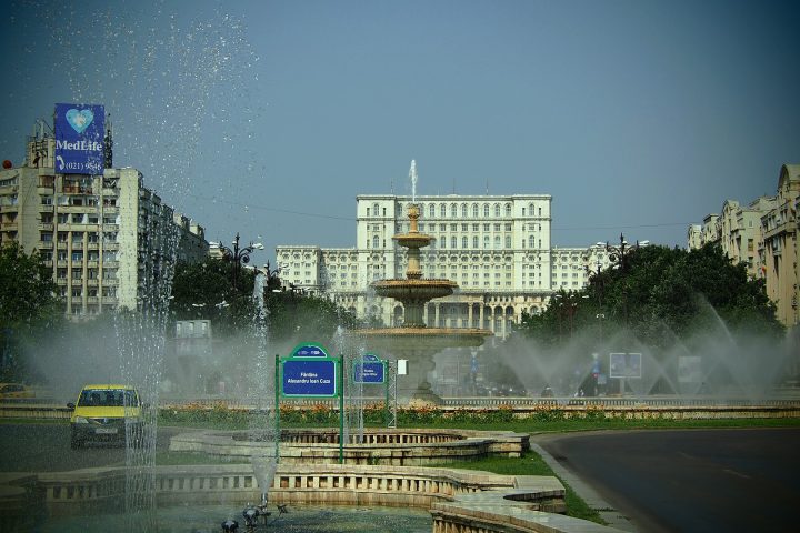 București, România