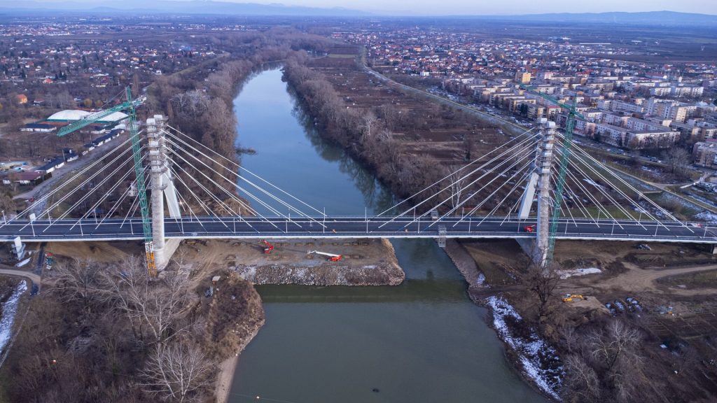 Pod hobanat Satu Mare - vedere generală