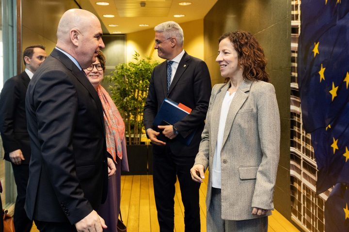 Ilie Bolojan, 2nd, Dragoș Pîslaru, Romanian Minister for Investments and European Projects, 4th, and Roxana Mînzatu, 5th (from left to right).
On 26 February 20